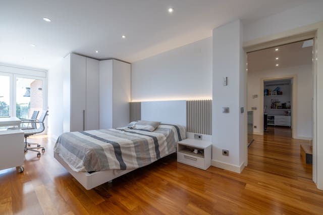 5 bedroom Villa for sale in Tarragona city with pool garage - € 1,550,000 (Ref: 9144654)