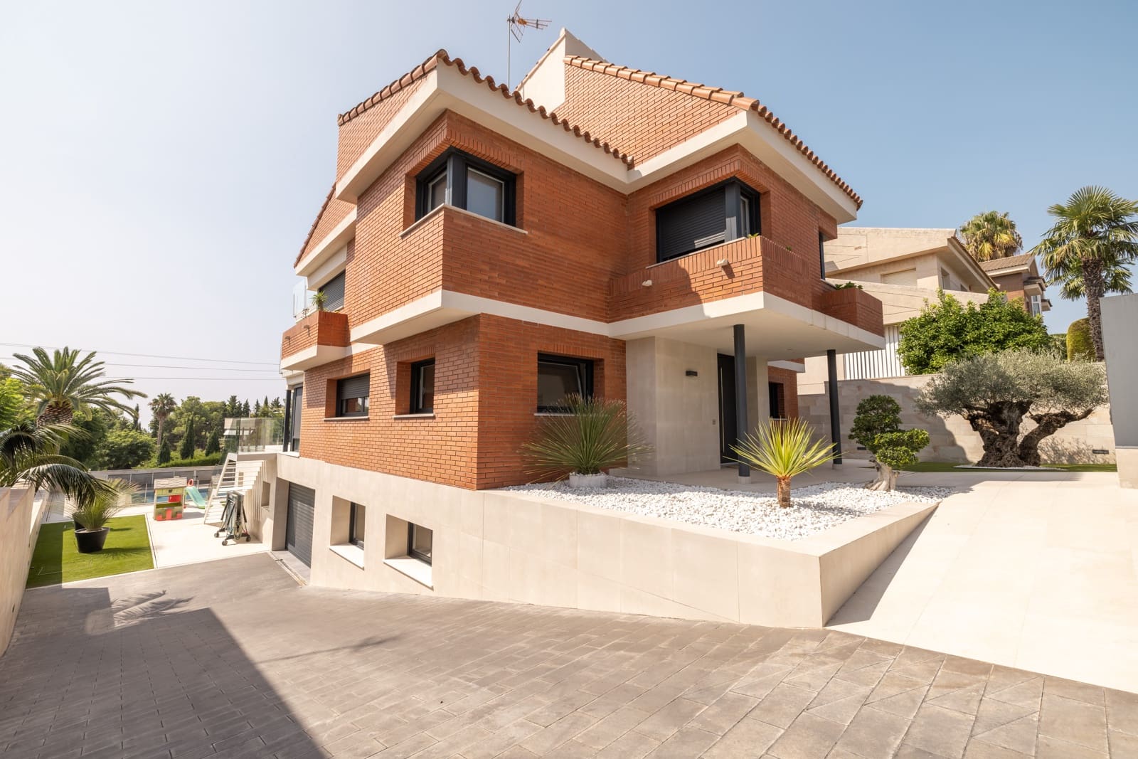 5 soverom Villa til salgs i Tarragona by med svømmebasseng garasje - € 1 550 000 (Ref: 9144654)