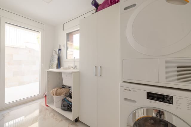 5 bedroom Villa for sale in Tarragona city with pool garage - € 1,550,000 (Ref: 9144654)