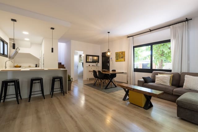 5 quarto Moradia para venda em Castelldefels com garagem - 950 000 € (Ref: 9997693)
