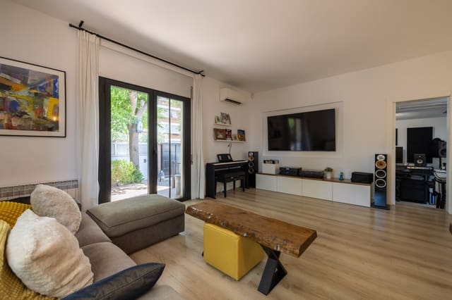 5 quarto Moradia para venda em Castelldefels com garagem - 950 000 € (Ref: 9997693)