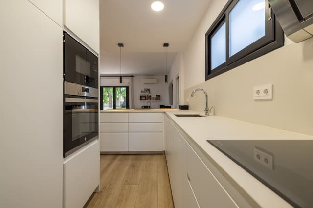 5 quarto Moradia para venda em Castelldefels com garagem - 950 000 € (Ref: 9997693)