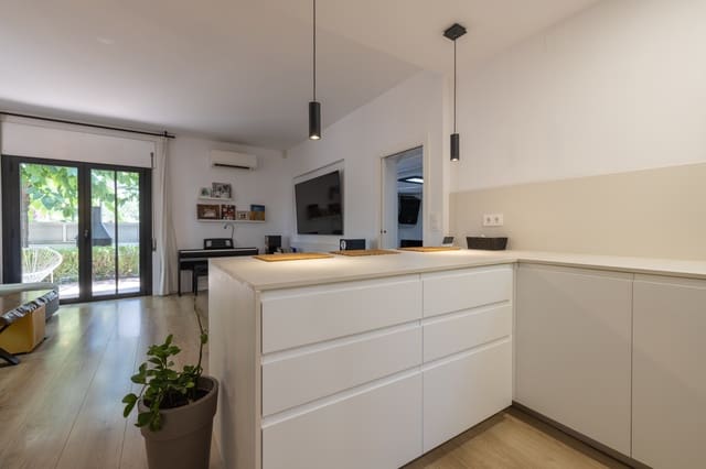 5 quarto Moradia para venda em Castelldefels com garagem - 950 000 € (Ref: 9997693)