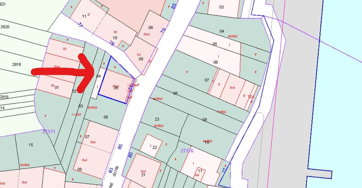 6 bedroom Townhouse for sale in Camelle with garage - € 165,000 (Ref: 9366905)