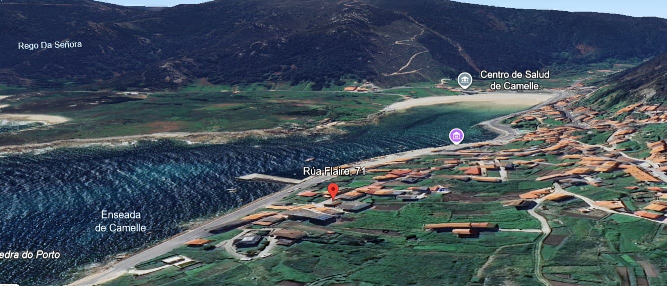 6 bedroom Townhouse for sale in Camelle with garage - € 165,000 (Ref: 9366905)