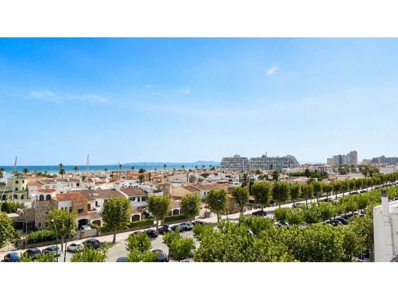 1 bedroom Apartment for sale in Empuriabrava - € 165,000 (Ref: 10037140)