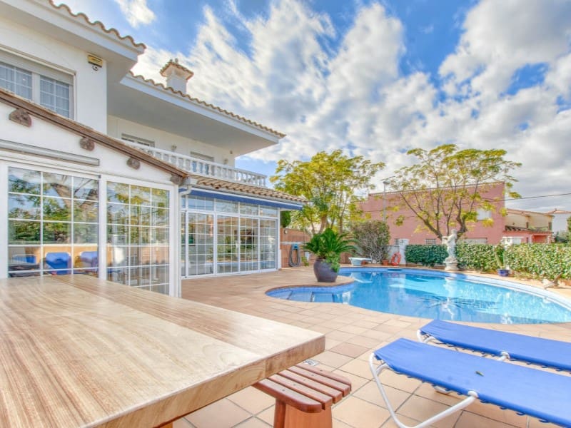 5 soverom Rekkehus til salgs i Empuriabrava med garasje - € 780 000 (Ref: 9175090)