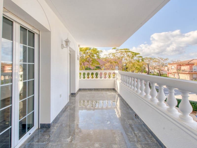 5 soverom Rekkehus til salgs i Empuriabrava med garasje - € 780 000 (Ref: 9175090)