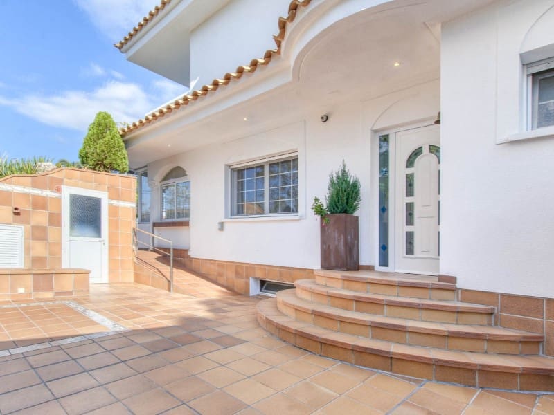 5 soverom Rekkehus til salgs i Empuriabrava med garasje - € 780 000 (Ref: 9175090)