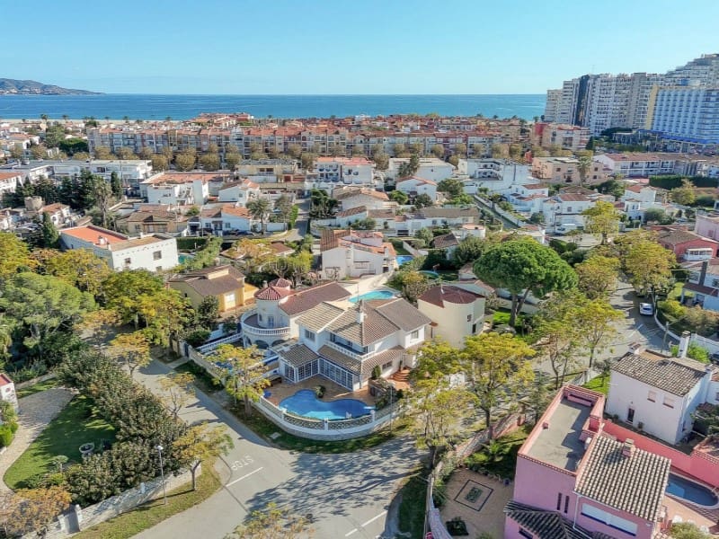 5 soverom Rekkehus til salgs i Empuriabrava med garasje - € 780 000 (Ref: 9175090)