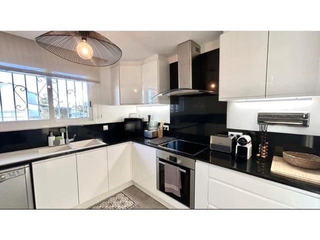 4 sypialnia Willa na sprzedaż w Empuriabrava, Castelló d'Empúries z garażem - 699 000 € (Ref: 9175104)