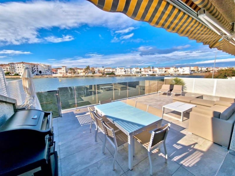 4 chambre Villa/Maison à vendre à Empuriabrava avec garage - 699 000 € (Ref: 9175104)