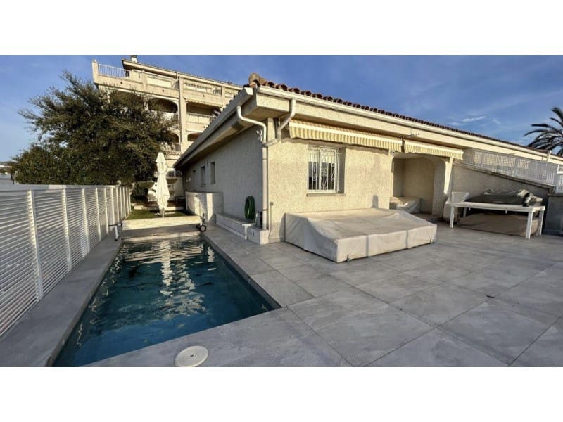 4 chambre Villa/Maison à vendre à Empuriabrava avec garage - 699 000 € (Ref: 9175104)