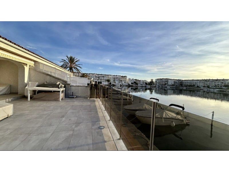 4 chambre Villa/Maison à vendre à Empuriabrava avec garage - 699 000 € (Ref: 9175104)