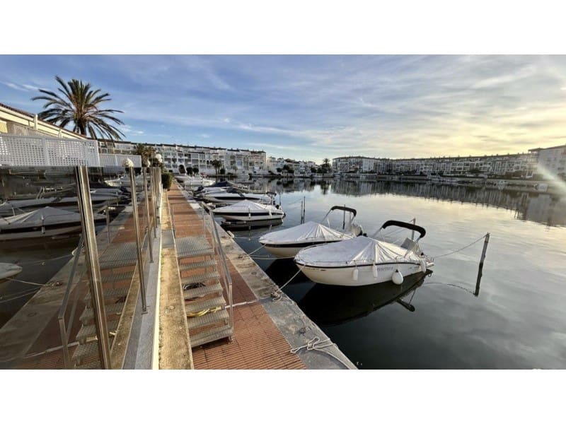 4 chambre Villa/Maison à vendre à Empuriabrava avec garage - 699 000 € (Ref: 9175104)