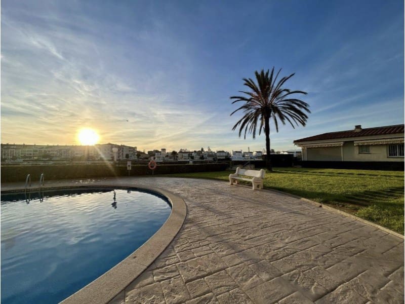 4 chambre Villa/Maison à vendre à Empuriabrava avec garage - 699 000 € (Ref: 9175104)