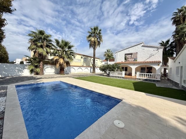 2 bedroom Apartment for sale in Empuriabrava, Castelló d'Empúries - € 260,000 (Ref: 9175105)