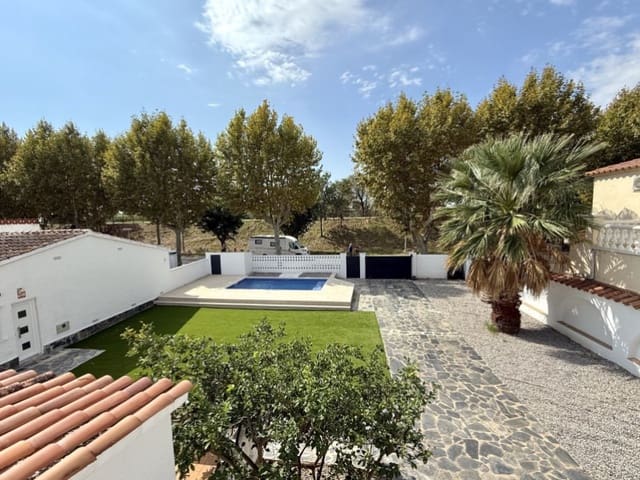 2 bedroom Apartment for sale in Empuriabrava, Castelló d'Empúries - € 260,000 (Ref: 9175105)