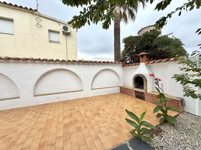 2 bedroom Apartment for sale in Empuriabrava, Castelló d'Empúries - € 260,000 (Ref: 9175105)