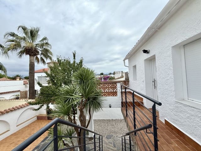 2 bedroom Apartment for sale in Empuriabrava, Castelló d'Empúries - € 260,000 (Ref: 9175105)