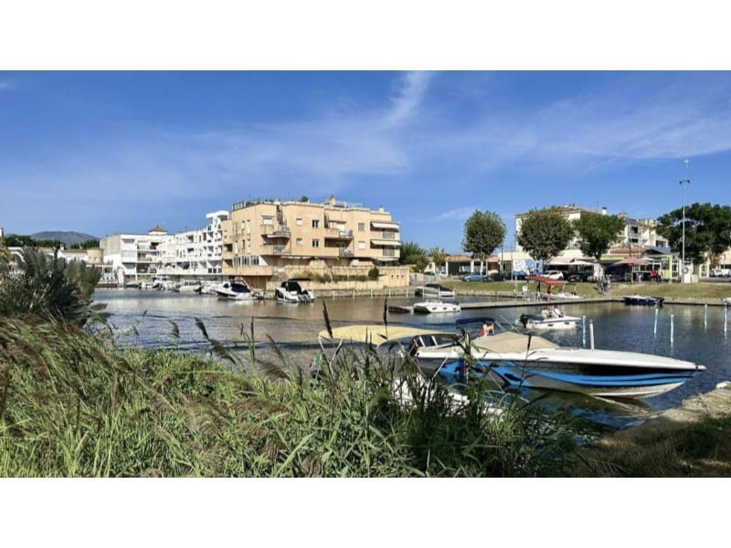 2 soveværelse Penthouse til salg i Empuriabrava med garage - € 285.000 (Ref: 9175107)