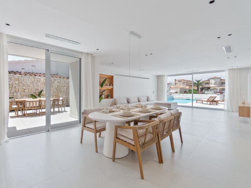 4 sypialnia Willa na sprzedaż w Empuriabrava z garażem - 1 640 000 € (Ref: 9175112)