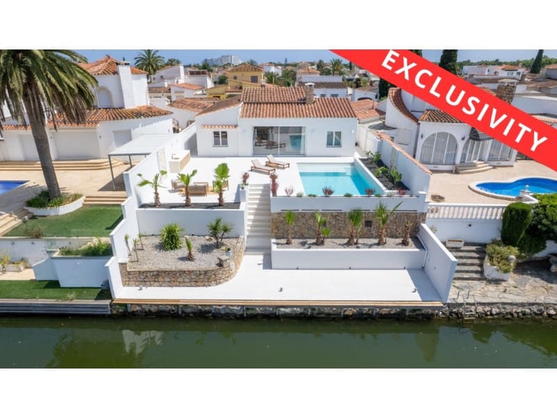 4 sypialnia Willa na sprzedaż w Empuriabrava z garażem - 1 640 000 € (Ref: 9175112)