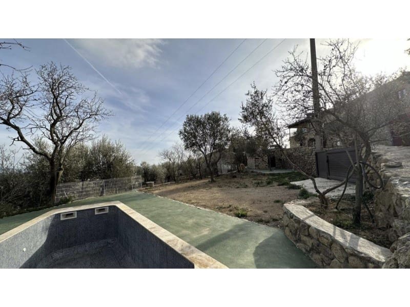 4 soveværelse Villa til salg i Capmany med swimmingpool - € 398.000 (Ref: 9175121)