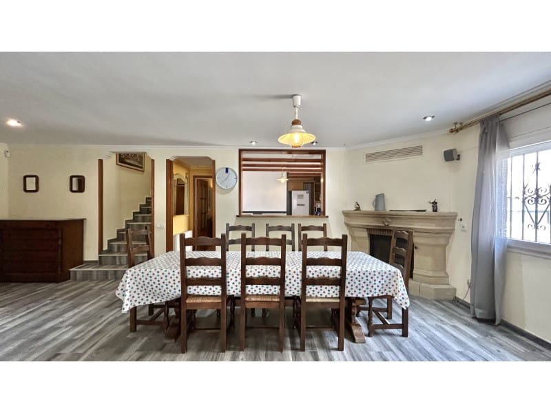 4 chambre Villa/Maison à vendre à Empuriabrava avec garage - 445 000 € (Ref: 9175124)