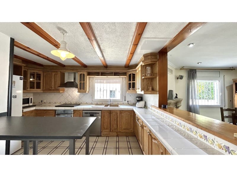 4 chambre Villa/Maison à vendre à Empuriabrava avec garage - 445 000 € (Ref: 9175124)