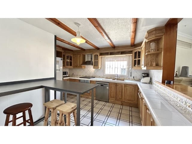 4 makuuhuone Huvila myytävänä paikassa Empuriabrava, Castelló d'Empúries mukana 
autotalli - 445 000 € (Ref: 9175124)