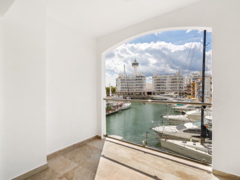 4 soveværelse Byhus til salg i Empuriabrava - € 639.000 (Ref: 9176648)