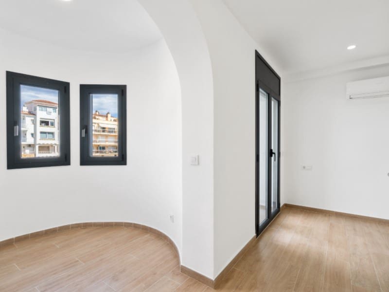 4 soveværelse Byhus til salg i Empuriabrava - € 639.000 (Ref: 9176648)