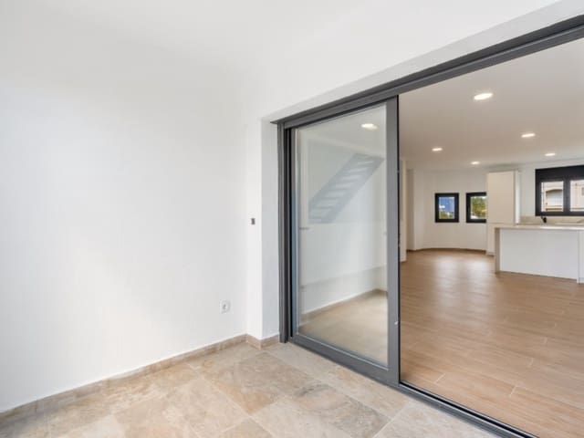 4 bedroom Townhouse for sale in Empuriabrava, Castelló d'Empúries - € 639,000 (Ref: 9176648)