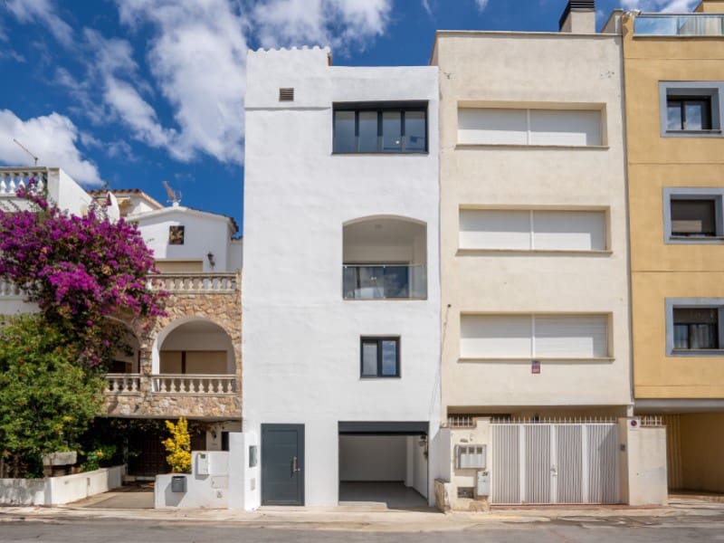 4 soveværelse Byhus til salg i Empuriabrava - € 639.000 (Ref: 9176648)