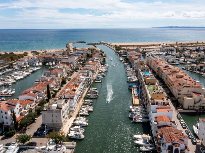 4 soveværelse Byhus til salg i Empuriabrava - € 639.000 (Ref: 9176648)