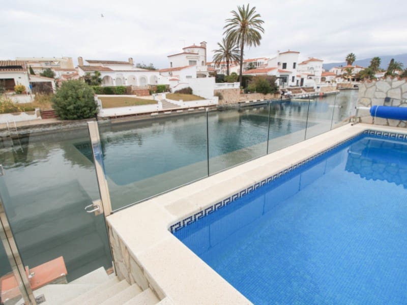 3 Zimmer Villa zu verkaufen in Empuriabrava - 695.000 € (Ref: 9282423)