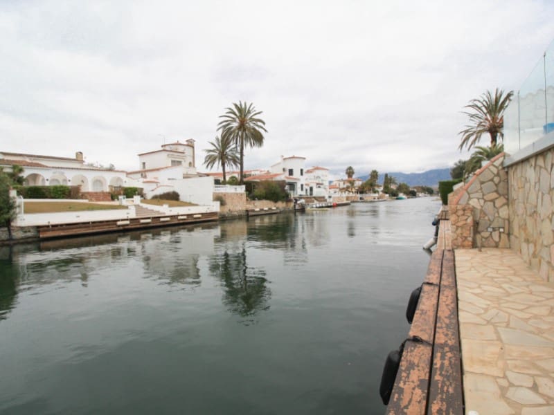 3 Zimmer Villa zu verkaufen in Empuriabrava - 695.000 € (Ref: 9282423)