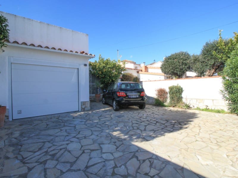 3 Zimmer Villa zu verkaufen in Empuriabrava - 695.000 € (Ref: 9282423)