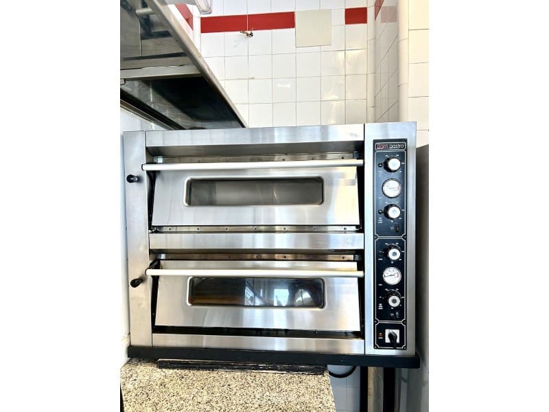 Kaupallinen myytävänä paikassa Empuriabrava - 315 000 € (Ref: 9434774)