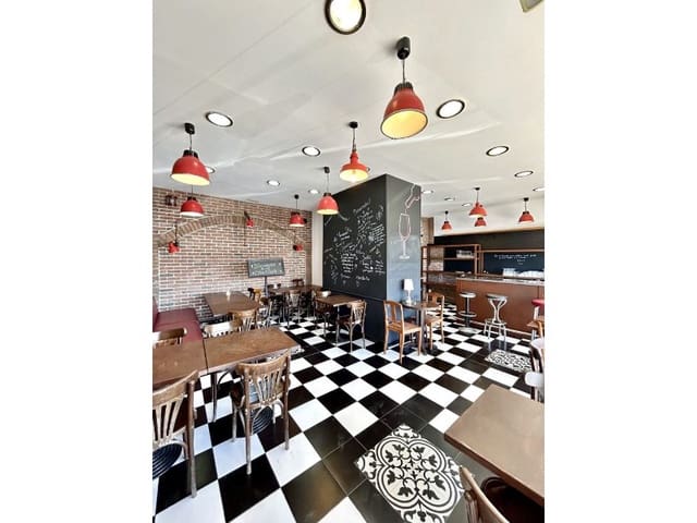 Comercial para venda em Empuriabrava, Castelló d'Empúries - 315 000 € (Ref: 9434774)