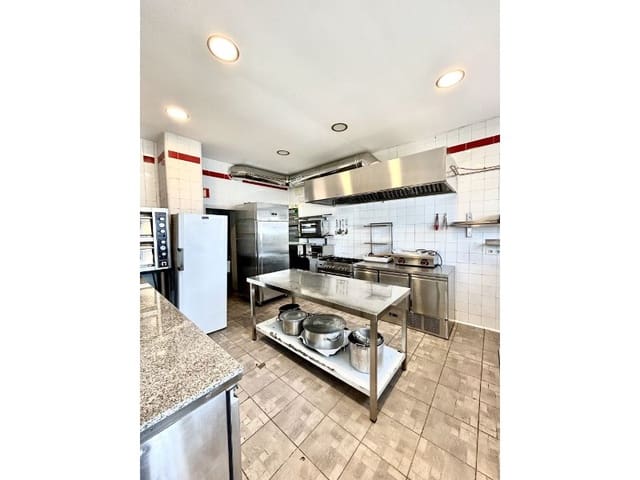 Comercial para venda em Empuriabrava, Castelló d'Empúries - 315 000 € (Ref: 9434774)