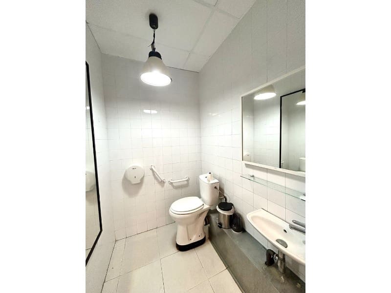 Kaupallinen myytävänä paikassa Empuriabrava - 315 000 € (Ref: 9434774)