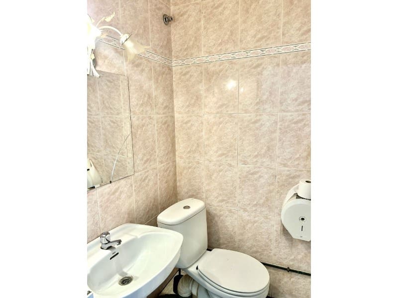 Kaupallinen myytävänä paikassa Empuriabrava - 315 000 € (Ref: 9434774)