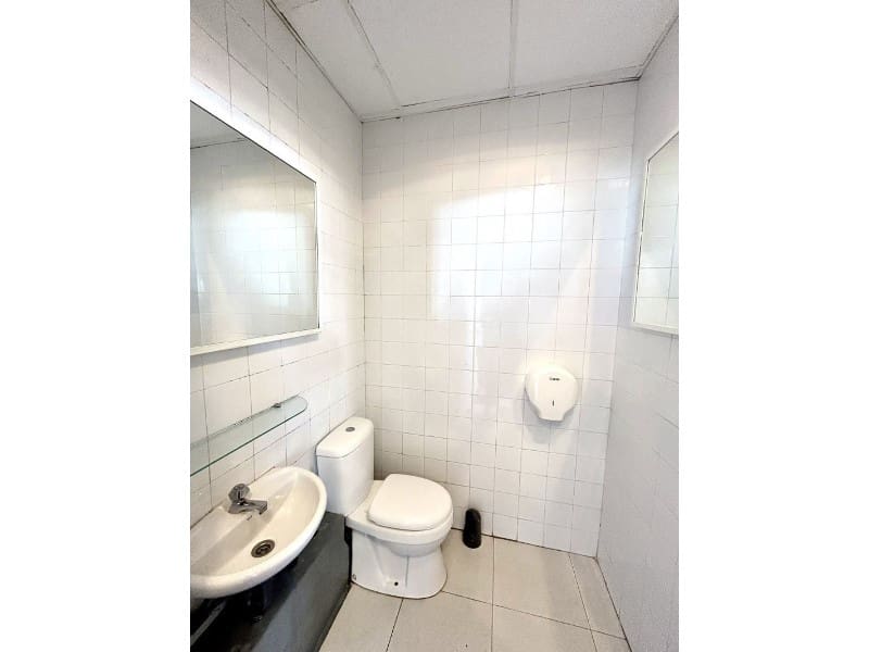 Kaupallinen myytävänä paikassa Empuriabrava - 315 000 € (Ref: 9434774)