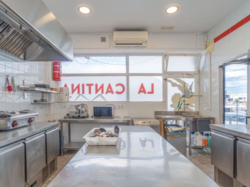 Gewerbe zu verkaufen in Empuriabrava - 280.000 € (Ref: 9434774)