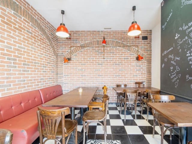 Local Commercial à vendre à Empuriabrava, Castelló d'Empúries - 280 000 € (Ref: 9434774)