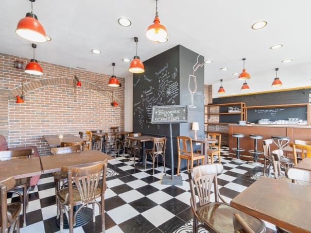 Local Commercial à vendre à Empuriabrava, Castelló d'Empúries - 280 000 € (Ref: 9434774)