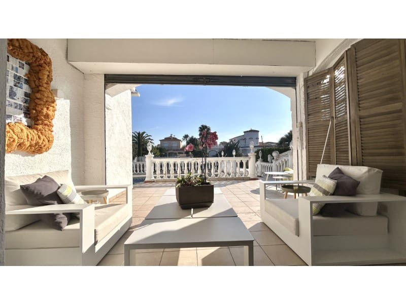 3 chambre Villa/Maison à vendre à Empuriabrava avec garage - 1 390 000 € (Ref: 9456216)