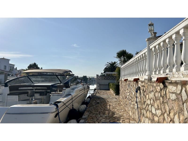 3 chambre Villa/Maison à vendre à Empuriabrava avec garage - 1 390 000 € (Ref: 9456216)